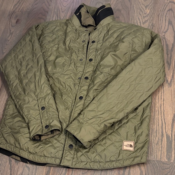 Men's North Fave Quilted Fort Point Jacket in Olive Green, Insulated, Like New! - Picture 10 of 10